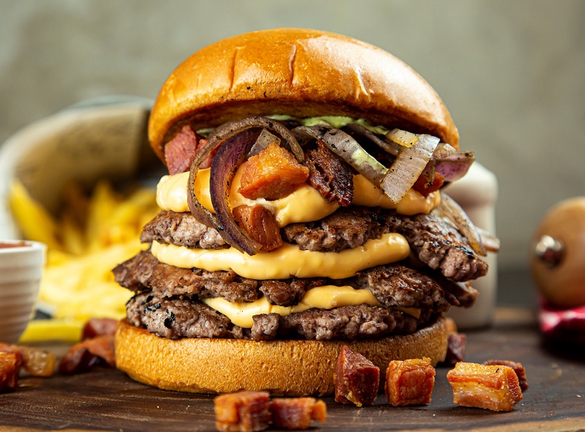 Double - 2 burgers de 150g cada, queijo cheddar, tiras de bacon